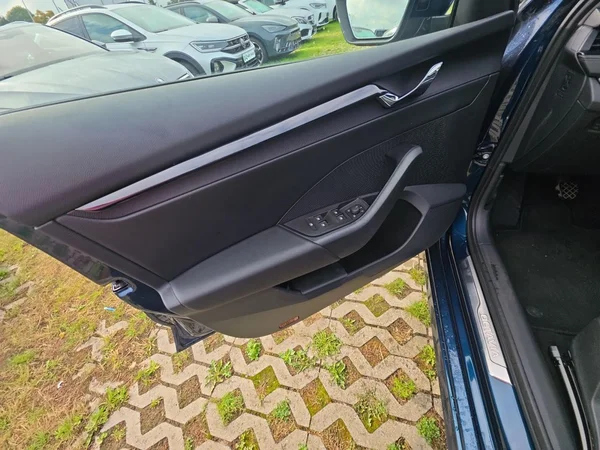 SKODA Octavia Combi (2021) — foto 7 van 24