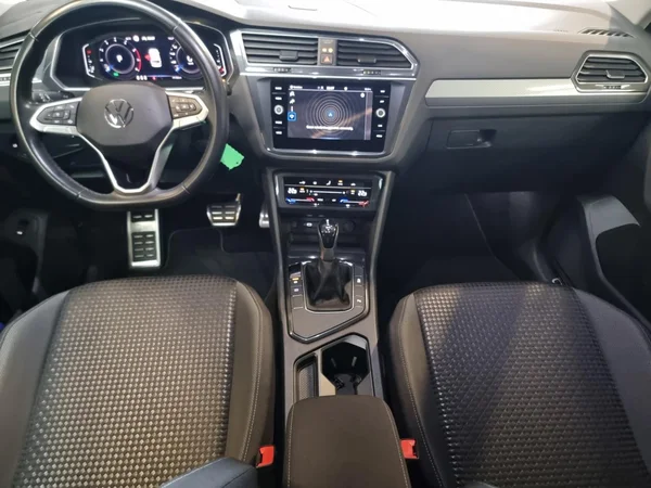 VOLKSWAGEN Tiguan (2021) — foto 3 van 23