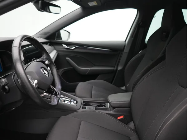 SKODA Octavia SW PHEV (2021) — foto 3 van 30