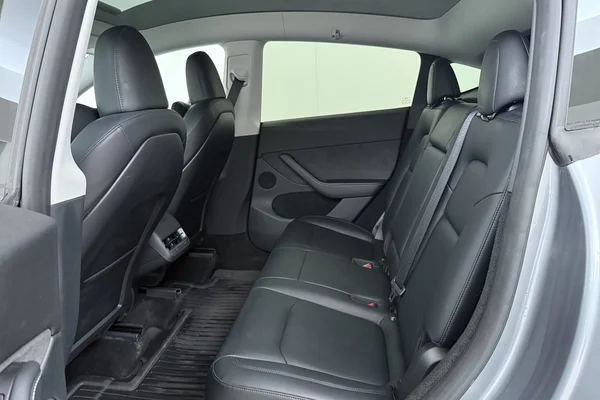 Tesla Model Y (2023) — foto 22 van 23