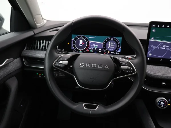 SKODA Superb SW (2025) — foto 6 van 31