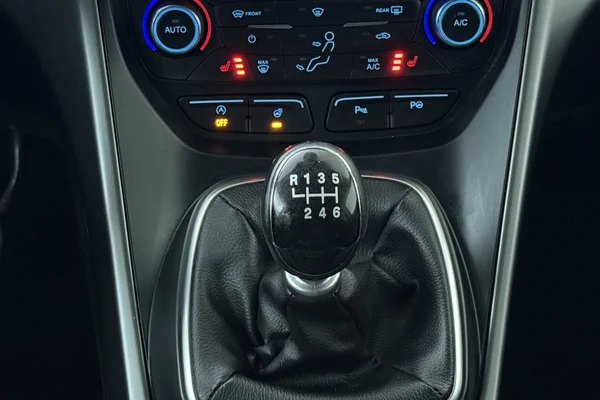Ford Kuga (2020) — foto 4 van 23