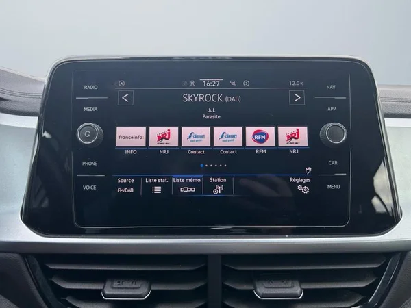 VOLKSWAGEN T-Roc (2022) — foto 7 van 31