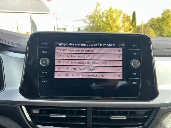 VOLKSWAGEN T-Roc (2022) — foto 11 van 31