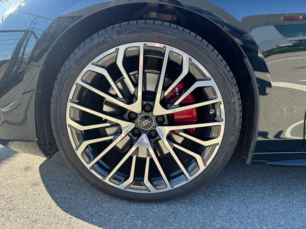 AUDI A6 Avant e-hybrid (PHEV) (2025) — foto 14 van 24