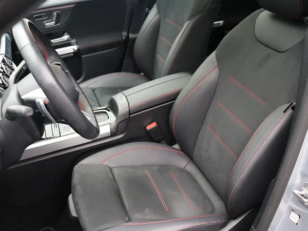 Mercedes-Benz EQB (2025) — foto 7 van 33