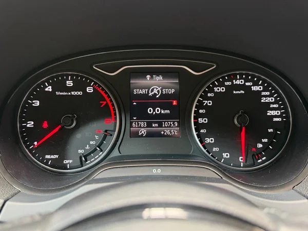 AUDI A3 Sedan (2018) — foto 13 van 15