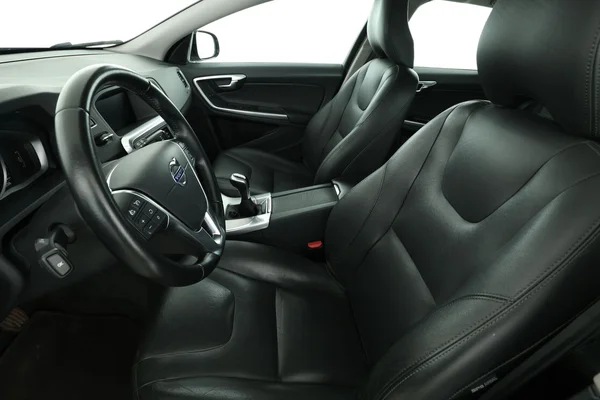 Volvo V60 (2017) — foto 16 van 16