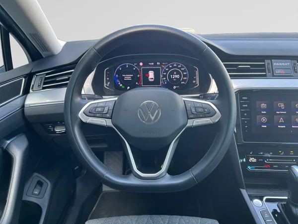 VOLKSWAGEN Passat Variant (2024) — foto 8 van 24