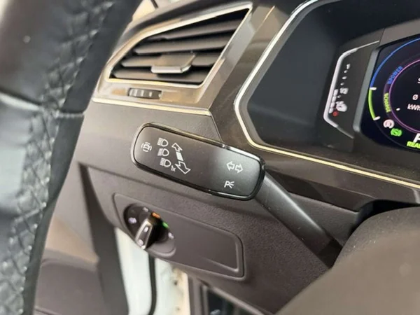 Volkswagen Tiguan (2023) — foto 14 van 23