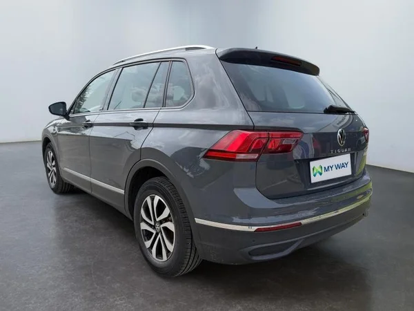 VOLKSWAGEN Tiguan (2021) — foto 24 van 29