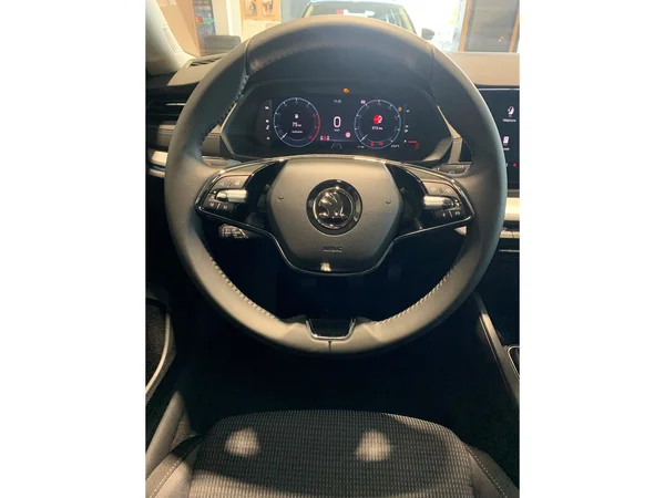 SKODA Octavia Combi (2021) — foto 5 van 30