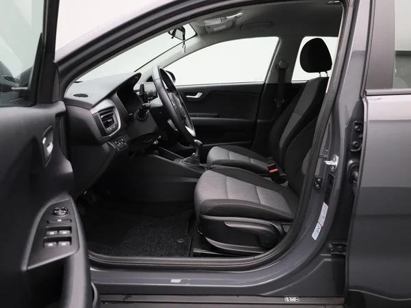 Kia Stonic (2023) — foto 3 van 35