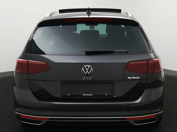 VOLKSWAGEN Passat Variant GTE (2022) — foto 10 van 29
