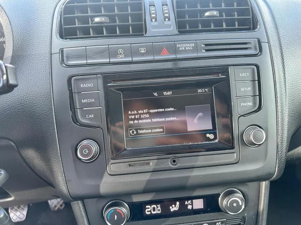 VOLKSWAGEN Polo (2017) — foto 18 van 28