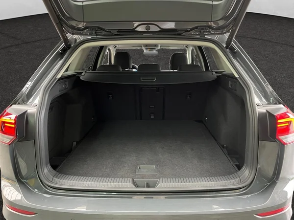 VOLKSWAGEN Golf VIII SW (2024) — foto 19 van 22
