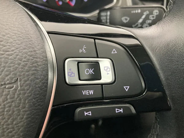 VOLKSWAGEN T-Roc (2021) — foto 9 van 36