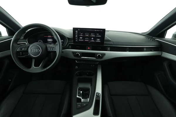 Audi A4 (2024) — foto 3 van 16