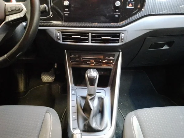 VOLKSWAGEN Polo (2024) — foto 4 van 23