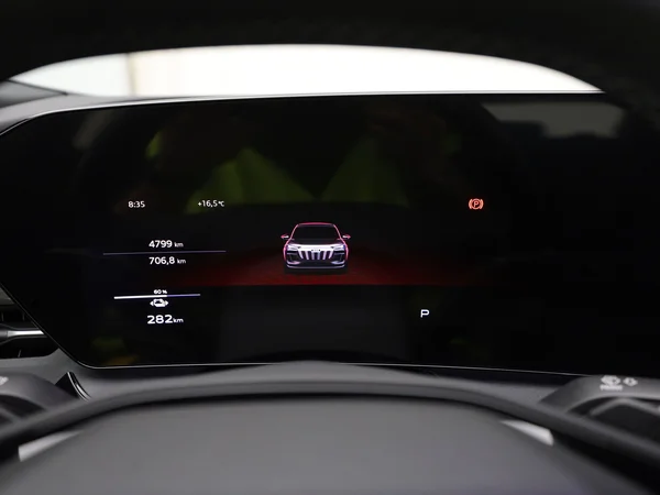 AUDI Q6 e-tron (2024) — foto 16 van 20