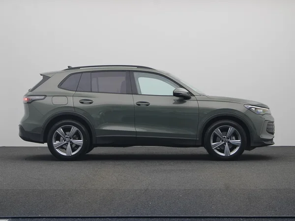 VOLKSWAGEN Tiguan (2024) — foto 18 van 20