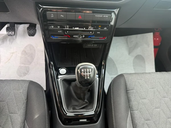 VOLKSWAGEN T-Cross (2025) — foto 10 van 21