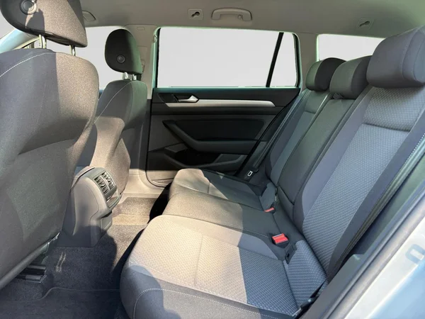 VOLKSWAGEN Passat Variant Dsl (2022) — foto 10 van 24