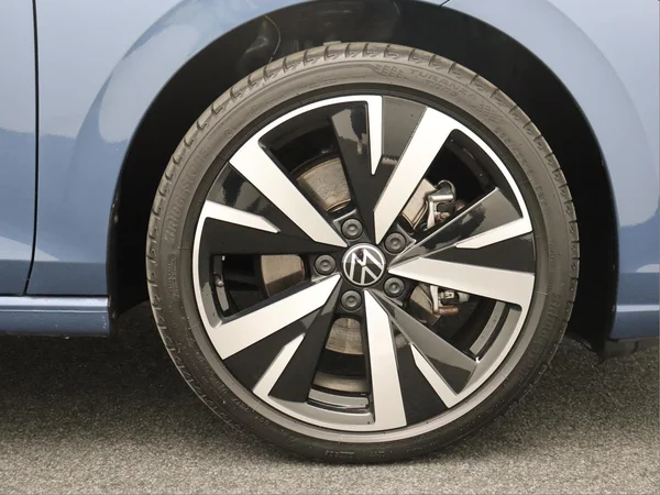VOLKSWAGEN Golf VIII (2024) — foto 9 van 17