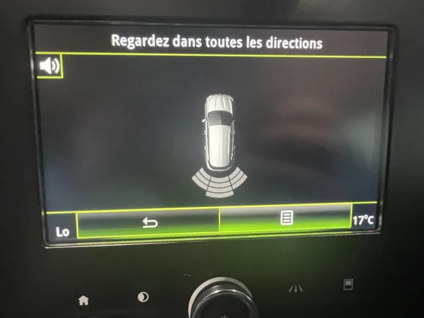 Renault Mégane Grand Tour (2018) — foto 16 van 24