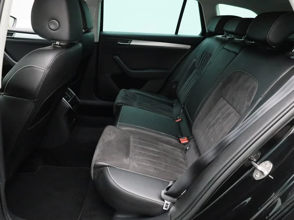 Škoda Superb (2022) — foto 6 van 43