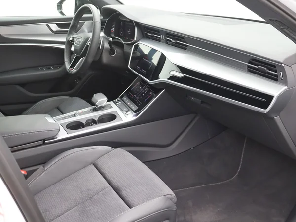 AUDI A6 Avant PHEV (2024) — foto 17 van 23