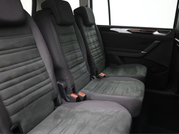 VOLKSWAGEN Touran (2016) — foto 17 van 17