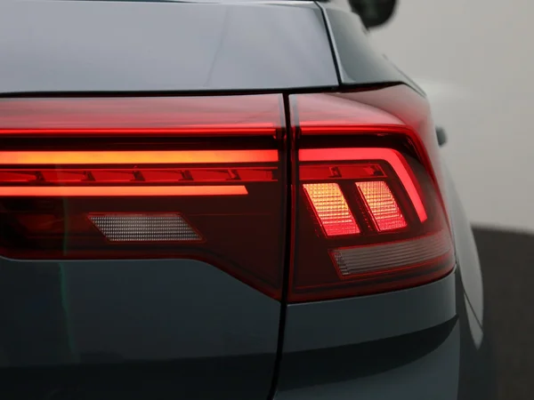 Volkswagen T-Roc (2023) — foto 35 van 42
