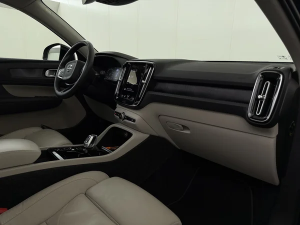 VOLVO XC40 (2022) — foto 3 van 34