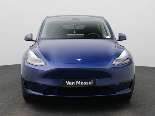 Tesla Model Y (2023) — foto 23 van 43