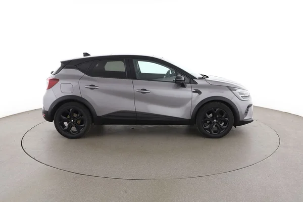 Renault Captur (2022) — foto 13 van 16