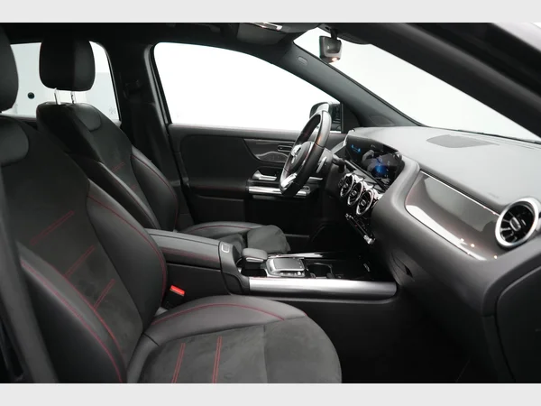 MERCEDES-BENZ GLA 180 (2021) — foto 18 van 28