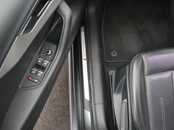 AUDI A4 Avant (2022) — foto 8 van 25