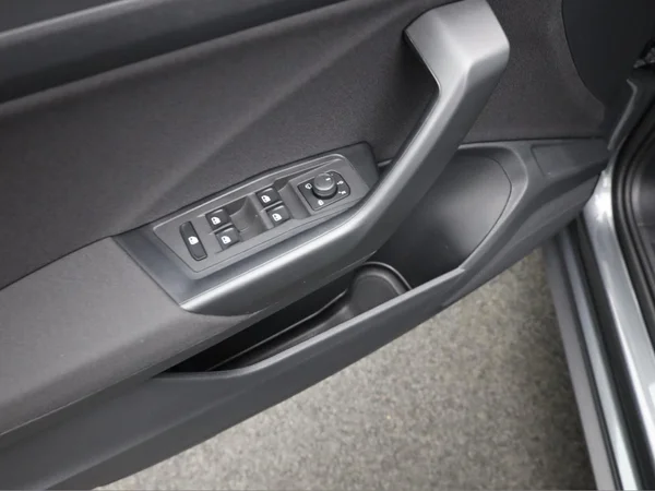 VOLKSWAGEN T-Roc (2023) — foto 5 van 19