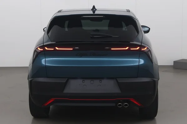 Alfa Romeo Junior (2025) — foto 13 van 18