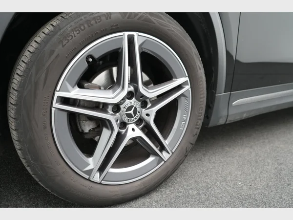 MERCEDES-BENZ GLA 180 (2021) — foto 17 van 28