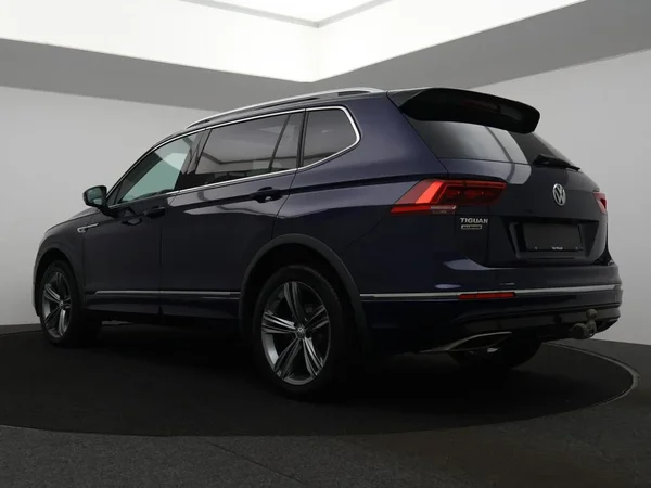 Volkswagen Tiguan Allspace (2021) — foto 3 van 31