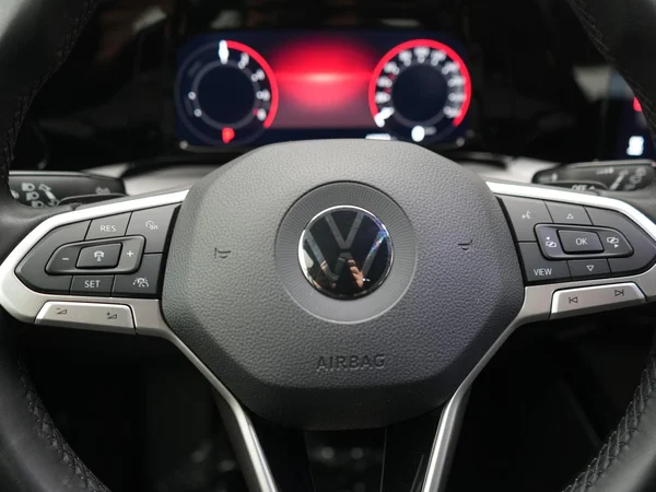 VOLKSWAGEN Golf VIII eHybrid (PHEV) (2022) — foto 11 van 30