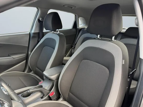 HYUNDAI Kona (2018) — foto 2 van 31