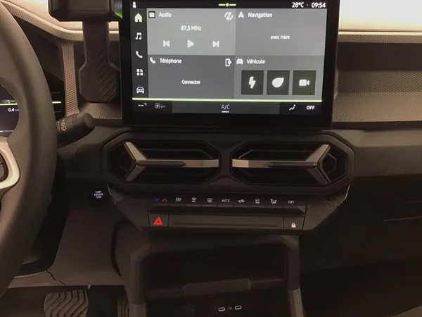 Dacia Duster Hybrid (HEV) (2026) — foto 6 van 30
