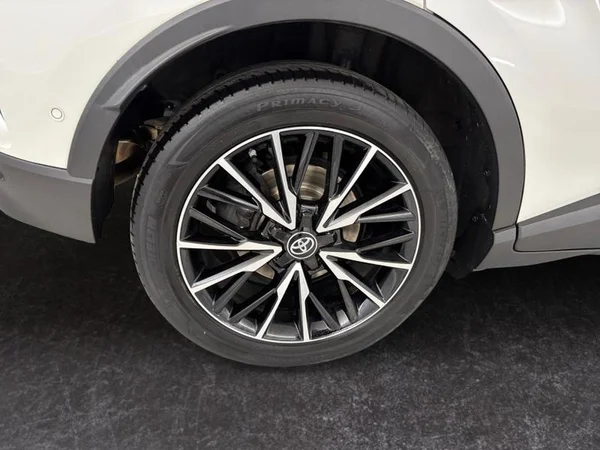 Toyota C-HR (2019) — foto 17 van 17