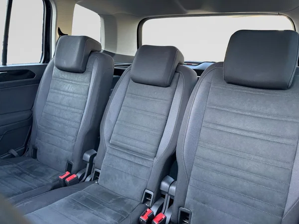 VOLKSWAGEN Touran (2018) — foto 10 van 24