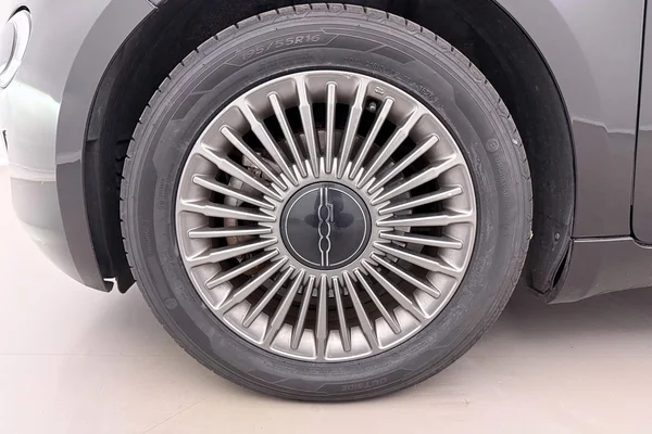 Fiat E-500 (2021) — foto 19 van 27