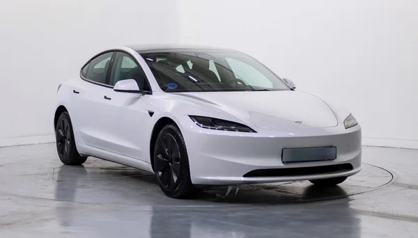 Tesla Model 3 (2024) — foto 45 van 47