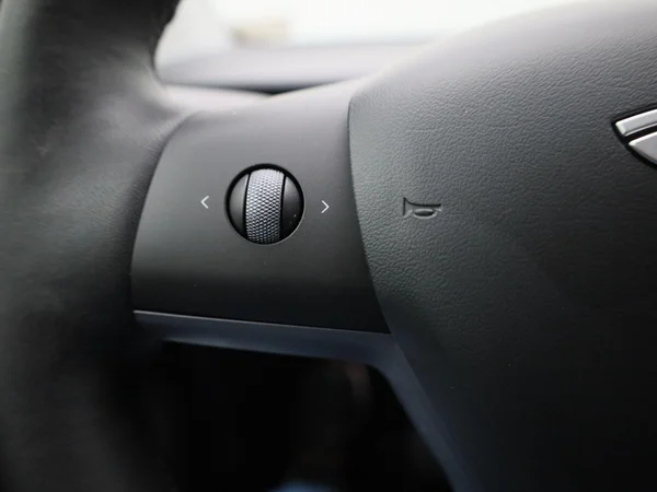 Tesla Model Y (2022) — foto 13 van 41